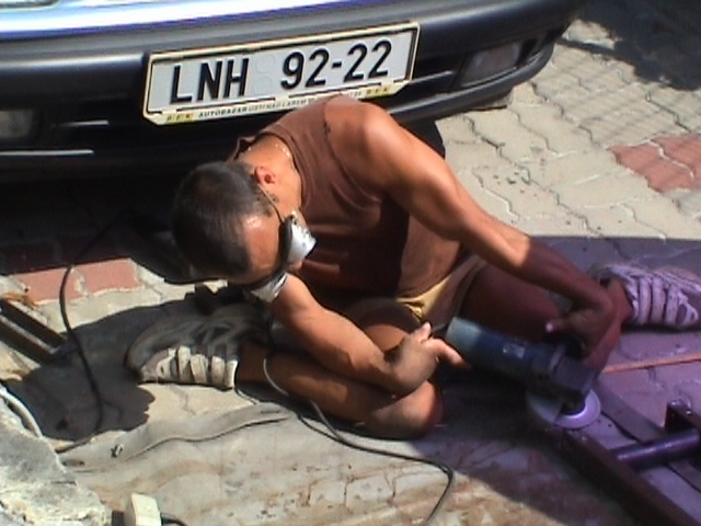 Srpnová vedra 2004-výroba kov. modelu (24).jpg